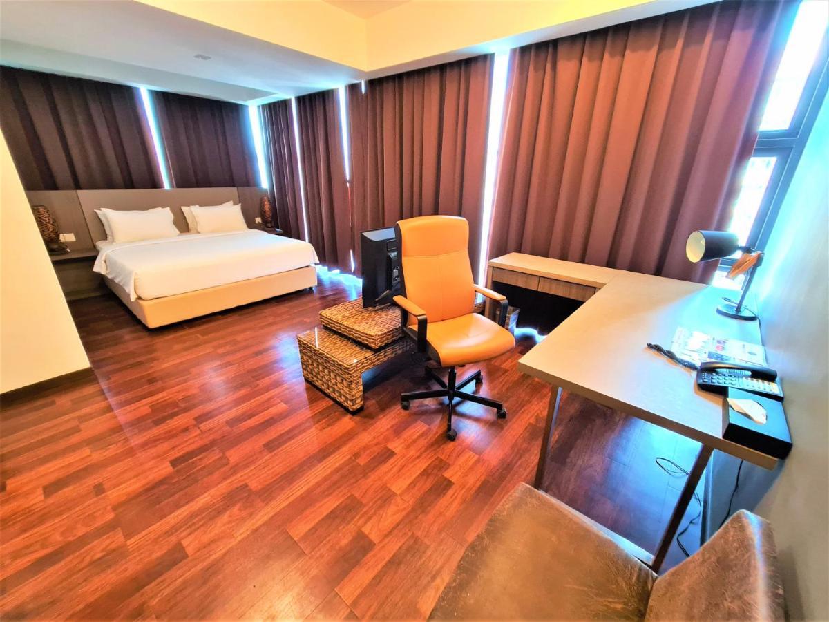 Nexus Business Hotel 4*